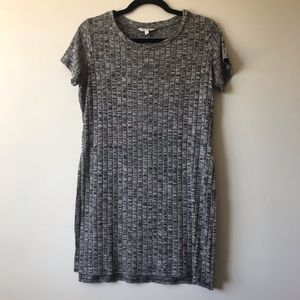 Reitmans Grey T-Shirt Top Side Slit